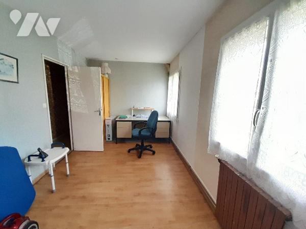 POITIERS, quartier Ouest, calme, pavillon à rafraichir des années 70 de type 5