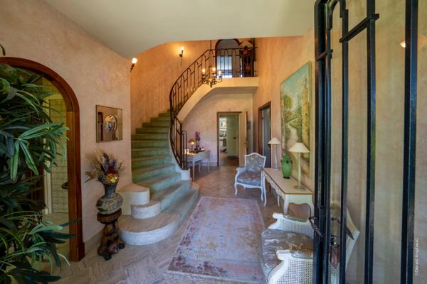 Propriete d'exception à vendre à SAUMUR (49400) Panorama d'exception sur le château et la Loire - 328m² - 2278m²-piscine