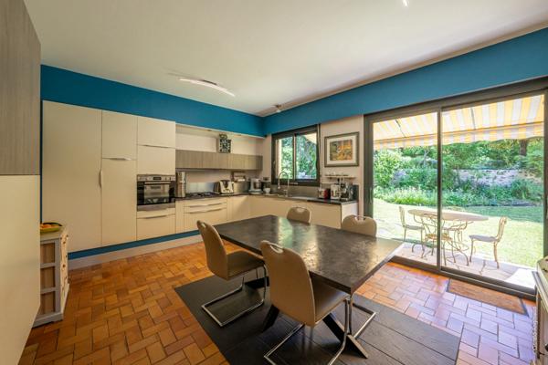 Propriete d'exception à vendre à SAUMUR (49400) Panorama d'exception sur le château et la Loire - 328m² - 2278m²-piscine