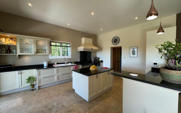 Maison à vendre    5 pièces • 159 m2 La Gaude