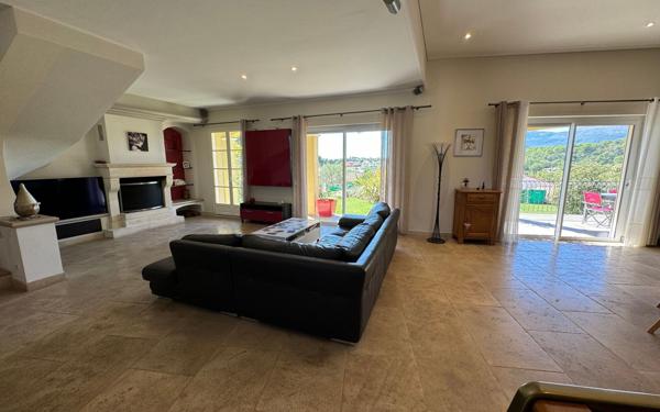 Maison à vendre    5 pièces • 159 m2 La Gaude