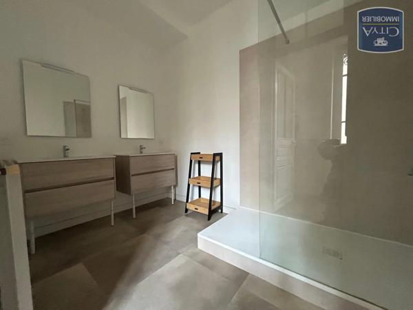Appartement à louer 5 pièces 160.21m² Roanne (42300)