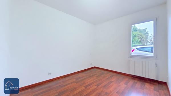 Appartement T3 73m² Rez de jardin Terrasse couverte Deux Parkings cave Prevessin-Moens01280