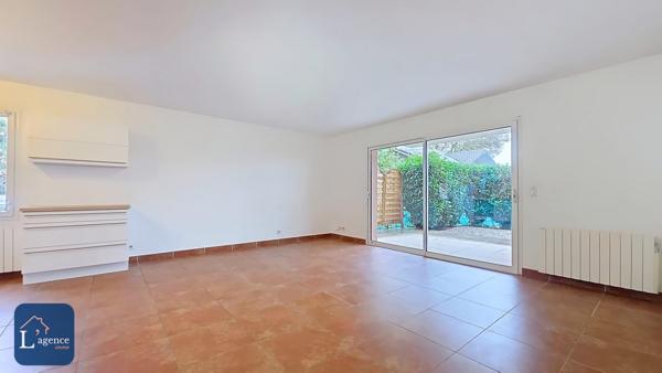 Appartement T3 73m² Rez de jardin Terrasse couverte Deux Parkings cave Prevessin-Moens01280