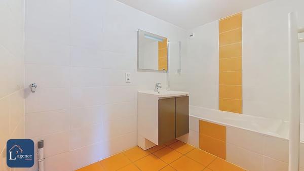 Appartement T3 73m² Rez de jardin Terrasse couverte Deux Parkings cave Prevessin-Moens01280