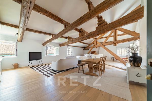 Hôtel Particulier du XVIIe siècle entièrement restauré en coeur de village