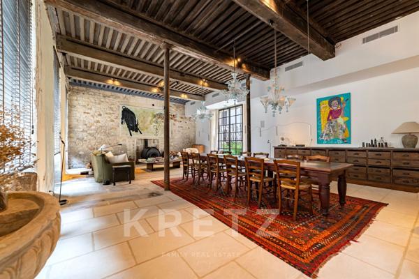 Hôtel Particulier du XVIIe siècle entièrement restauré en coeur de village