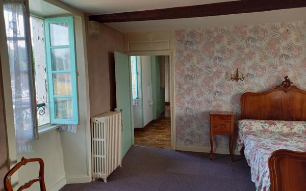 Maison à vendre    5 pièces •  Rochechouart