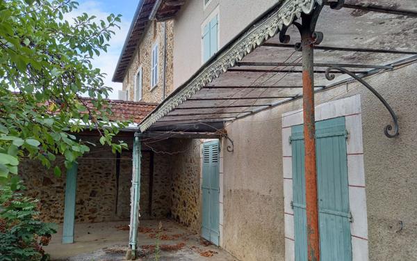 Maison à vendre    5 pièces •  Rochechouart