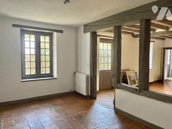 Belle demeure à 10 minutes en voiture de l'hôpital ou de l'université composée au rez-de-chauss...