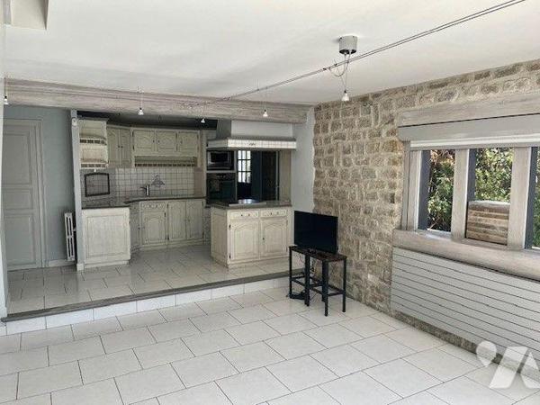 Belle demeure à 10 minutes en voiture de l'hôpital ou de l'université composée au rez-de-chauss...