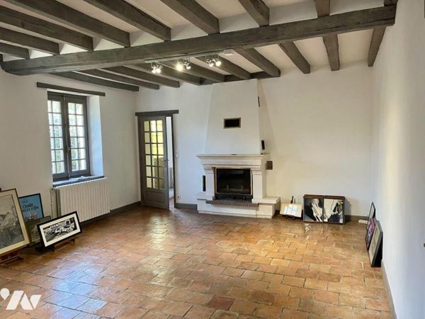 Belle demeure à 10 minutes en voiture de l'hôpital ou de l'université composée au rez-de-chauss...