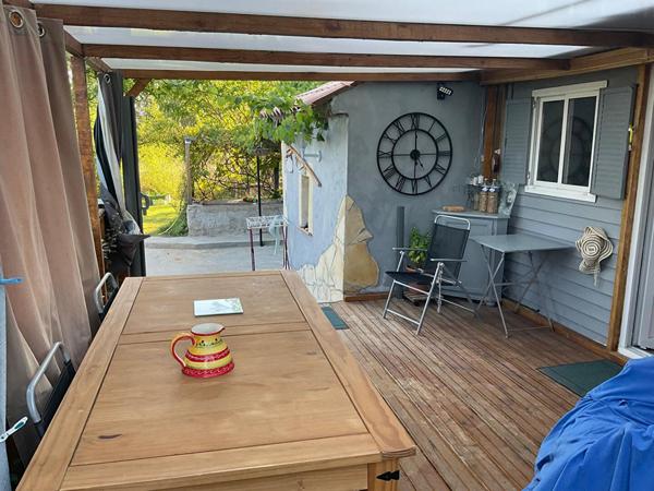 Cabanon sur un terrain arboré, plat et cloturé à St Maximin la Sainte Baume