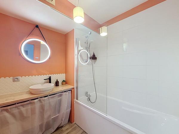 Bel Appartement Centre Meximieux 2 pièce(s) 56.45 m2 avec terrasse et balcon et stationnement couvert