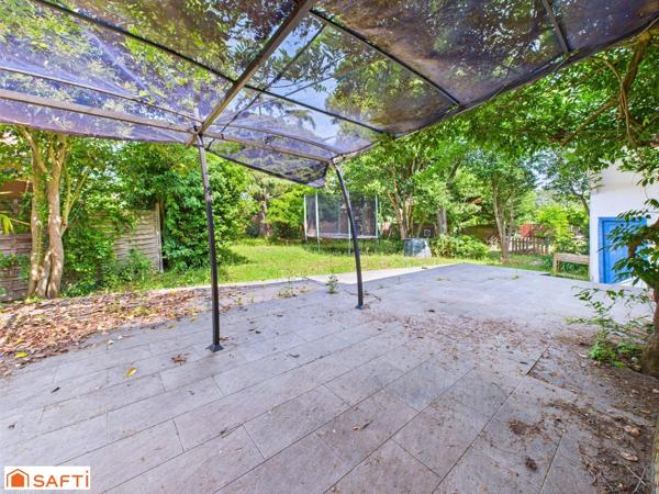 Superbe Maison d'Architecte T8 220m2 sur 1900m2 de Terrain avec Piscine et 2 Appartements