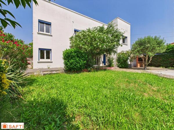 Superbe Maison d'Architecte T8 220m2 sur 1900m2 de Terrain avec Piscine et 2 Appartements