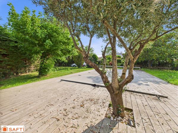 Superbe Maison d'Architecte T8 220m2 sur 1900m2 de Terrain avec Piscine et 2 Appartements