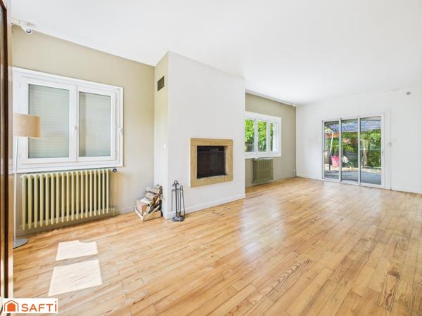 Superbe Maison d'Architecte T8 220m2 sur 1900m2 de Terrain avec Piscine et 2 Appartements