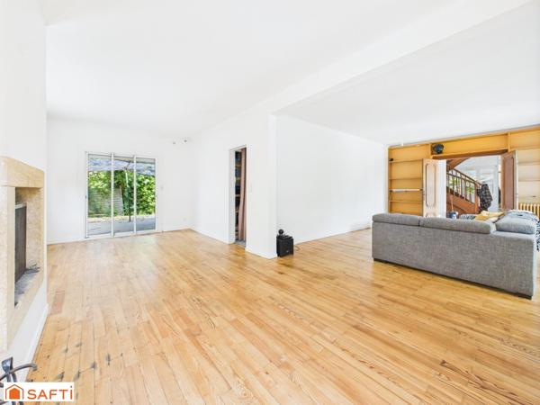 Superbe Maison d'Architecte T8 220m2 sur 1900m2 de Terrain avec Piscine et 2 Appartements