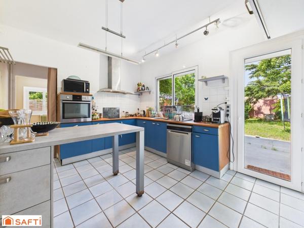 Superbe Maison d'Architecte T8 220m2 sur 1900m2 de Terrain avec Piscine et 2 Appartements