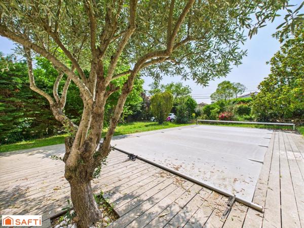 Superbe Maison d'Architecte T8 220m2 sur 1900m2 de Terrain avec Piscine et 2 Appartements