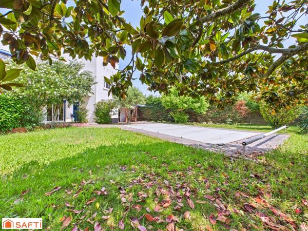 Superbe Maison d'Architecte T8 220m2 sur 1900m2 de Terrain avec Piscine et 2 Appartements