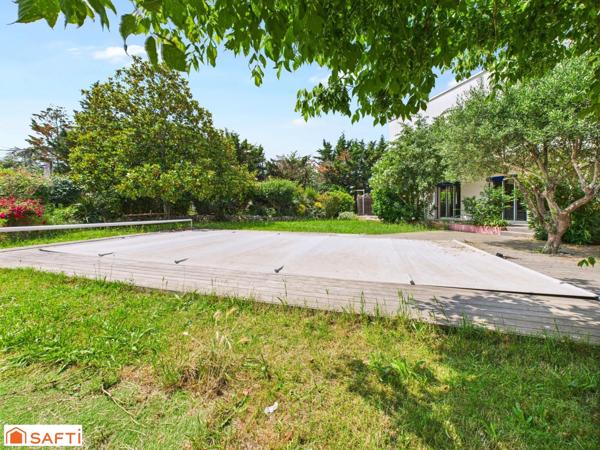 Superbe Maison d'Architecte T8 220m2 sur 1900m2 de Terrain avec Piscine et 2 Appartements