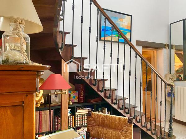 Echoppe au calme au centre de Gujan-Mestras           3 chambres et 2 petites mansardées avec beau séjour traversant