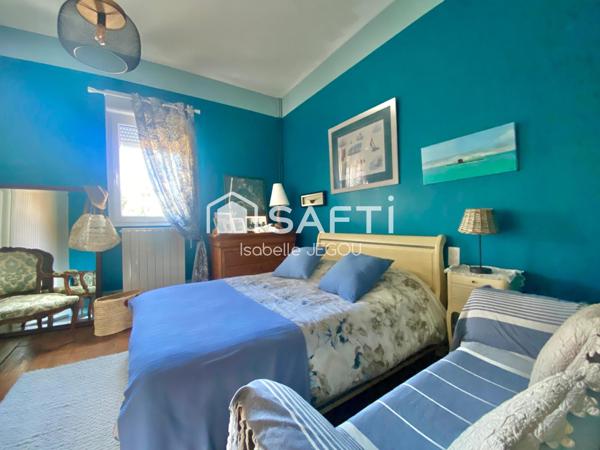 Echoppe au calme au centre de Gujan-Mestras           3 chambres et 2 petites mansardées avec beau séjour traversant