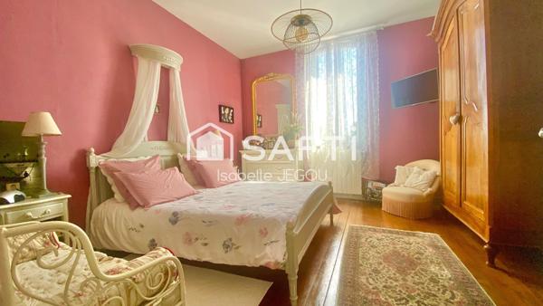 Echoppe au calme au centre de Gujan-Mestras           3 chambres et 2 petites mansardées avec beau séjour traversant