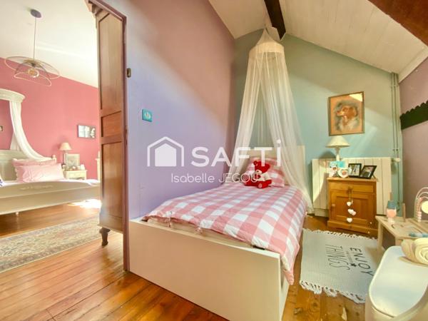 Echoppe au calme au centre de Gujan-Mestras           3 chambres et 2 petites mansardées avec beau séjour traversant