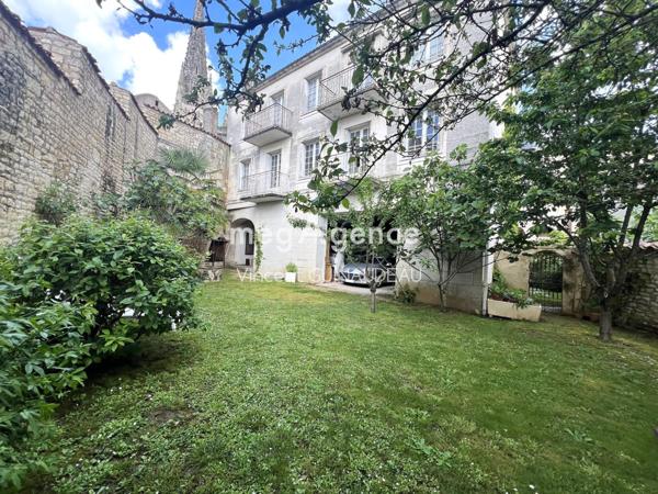 Maison à Fontenay-le-Comte, 85200 - 8 pièces 216m²