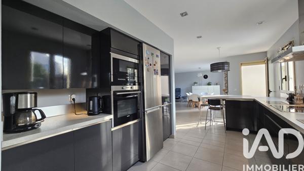 Maison à vendre 6 pièces 150 m² Morainvilliers