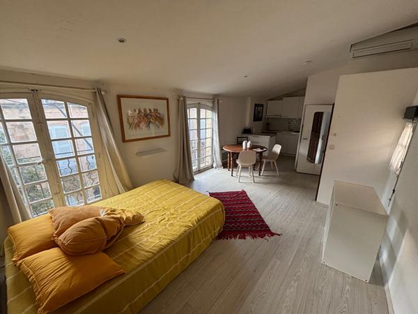 A LOUER - PLACE D ALBERTAS - COUP DE COEUR - STUDIO PLACE DALBERTAS - 25 m²