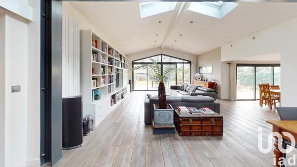 Maison 8 pièces de 232 m² à Pessac (33600)