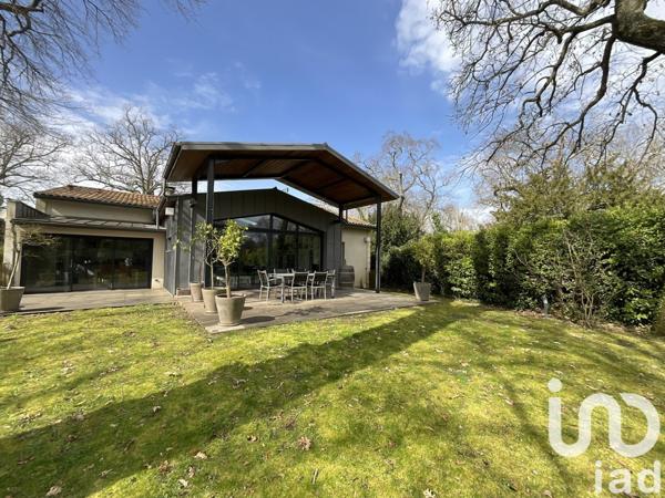 Maison 8 pièces de 232 m² à Pessac (33600)