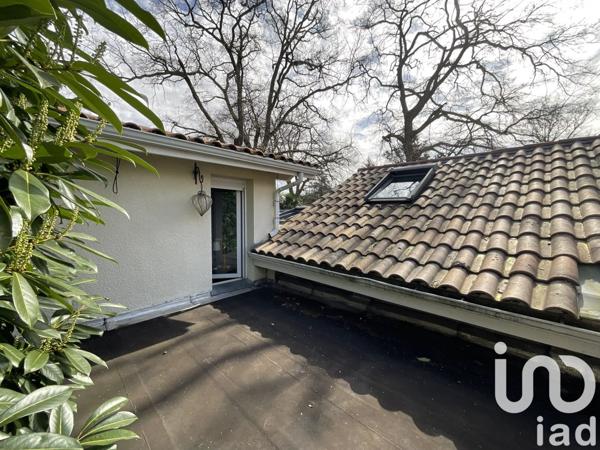 Maison 8 pièces de 232 m² à Pessac (33600)