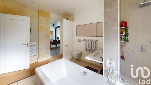 Maison 8 pièces de 232 m² à Pessac (33600)