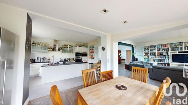 Maison 8 pièces de 232 m² à Pessac (33600)