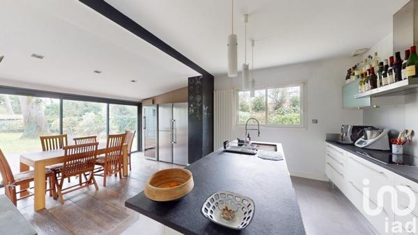 Maison 8 pièces de 232 m² à Pessac (33600)