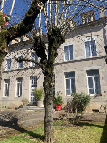 Vente Maison de village 18 pièces 384 m2 à Noyers