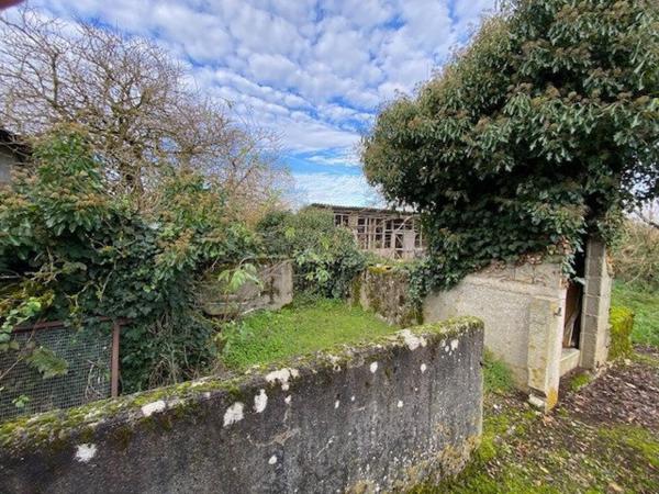 Sainte CROIX - Ensemble immobilier de 445 m² - 13 Km de VILLEFRANCHE de Rgue