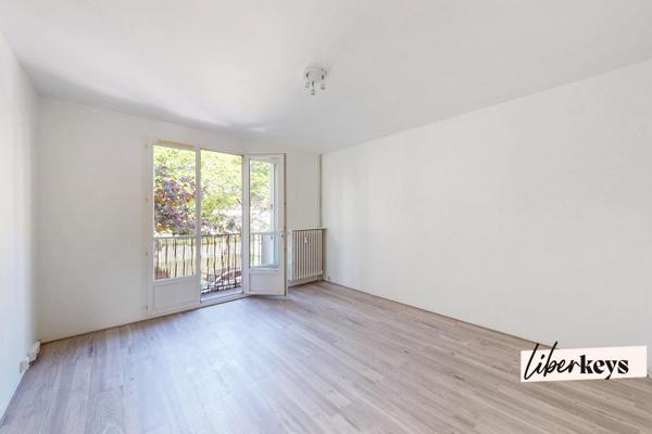 Appartement rénové 3 pièces - traversant - 52 m² avec balcon et cave - Trappes