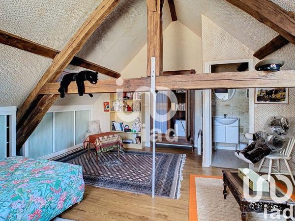 Maison 5 pièces de 136 m² à Fère-Champenoise (51230)