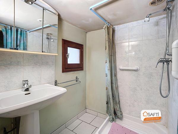 Maison de village à rénover - garage et jardinet