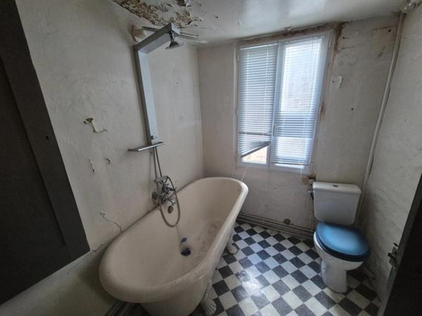 Immeuble d'habitation avec boutique à vendre NIORT (79)