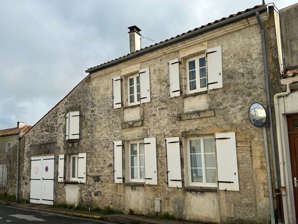 Maison ancienne rénovée Breuil Magne 4 chambres 150 m2