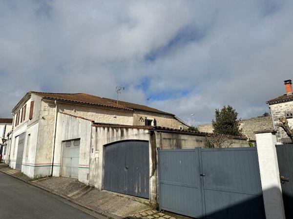 Maison ancienne rénovée Breuil Magne 4 chambres 150 m2