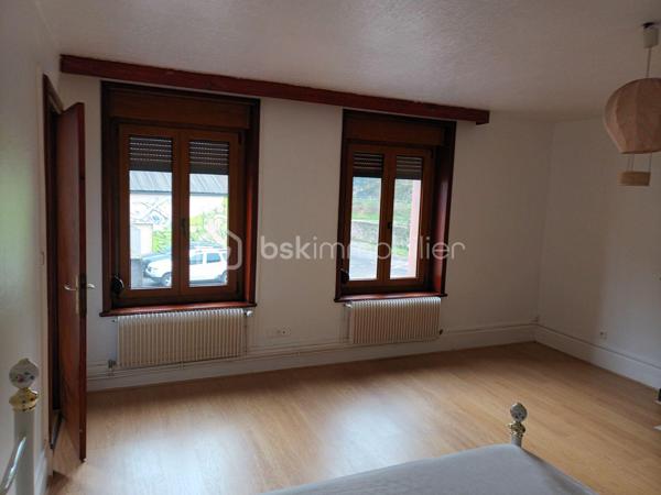 Située dans la charmante vallée de la Meuse, cette maison de 204 m² habitables (comprenant un ancien salon de coiffure avec possibilité de faire un logement de type F1 pour de la location mensuelle ou en AIRBNB) représente une opportunité unique à saisir. Mitoyenne d'un côté, elle se trouve dans le secteur de Château Regnault, calme et pratique, à proximité immédiate de la gare, des magasins et de la voie verte, idéale pour les familles et les professionnels recherchant un lieu de vie et de travail alliant confort et accessibilité. .
Celle-ci se compose :
D’une entrée qui dessert l'ancien salon de coiffure d'un côté et de l'autre côté un grand salon / salle à manger / cuisine équipée blanche neuve avec un ilot granité noir et un accès à la terrasse et aux 2 garages.
Le sol est entièrement carrelé
Son confortable escalier vous amène sur son étage avec un palier desservant 4 grandes chambres, une salle de bain refaite à neuf récemment avec de bons matériaux et wc.
Au 2ème étage un grand grenier pouvant être aménager et en partie isolé.

Ses aspects techniques :
Les matériaux sont de qualité, l’isolation est correcte, les menuiseries sont impeccables, l’assainissement est conforme, la toiture et la structure sont en bon état général, le chauffage au gaz, double vitrage et volets manuels.
Un parking gratuit est en face de la maison
Taxe foncière 1140 euros
Sachant que vous êtes un BON INVESTISSEUR, je sais que vous allez m'appeler. Sandrine O6 26 85 23 08... 
Je vous invite à visiter mon site : LECOEUCHE Sandrine, à consommer sans modération.
Pour nos investisseurs, nous sommes en recherche de biens immobiliers à Vendre sur l'ensemble de la vallée de la Meuse, de la pointe et de l'Aisne
N'hésitez pas à me demander une ESTIMATION ...ELLE VOUS SERA OFFERTE !
Je suis à votre disposition, pour vous présenter la qualité et la puissance de nos actions commerciales, qui transforment nos VENTES, en de très BELLES REUSSITES IMMOBILIERES