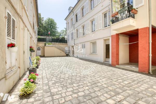 Versailles, rue Montbauron, deux pièces à rénover